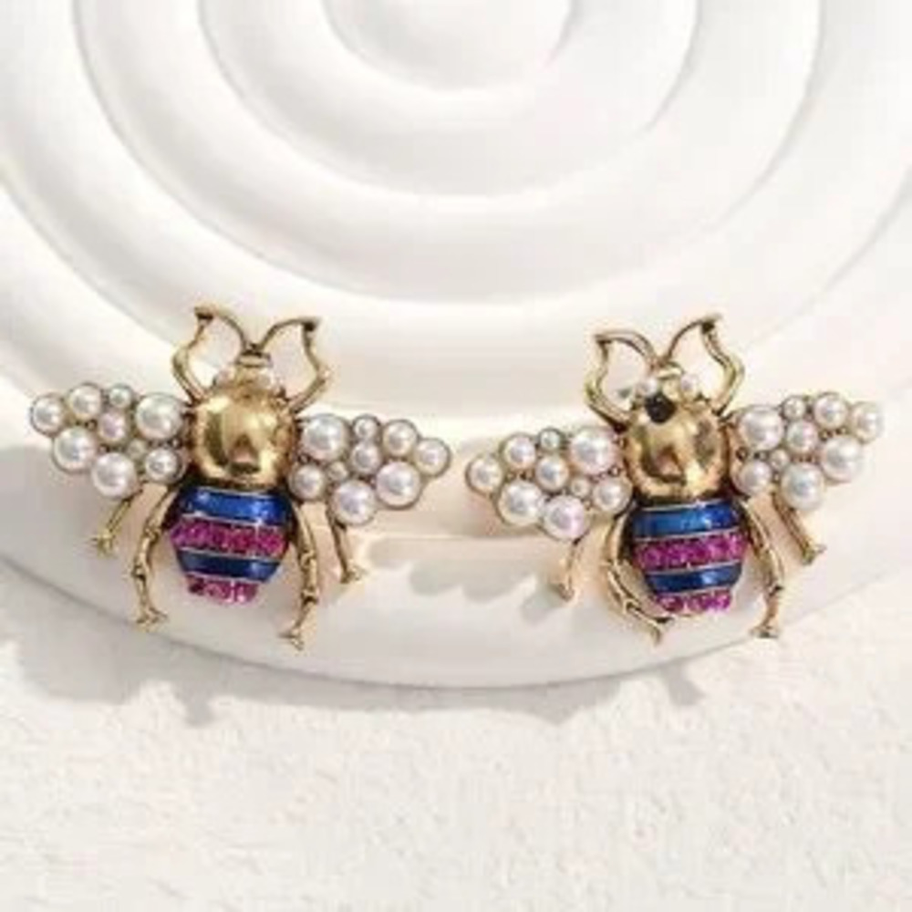 Vintage Style Pearl Bee Stud Earrings for Women Cute Animal Insect Crystal stud